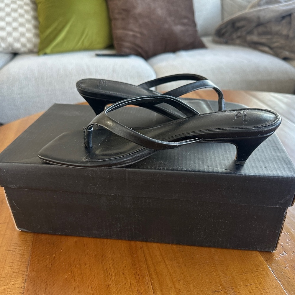 Abercrombie & Fitch Women's Thong Kitten Heel Sandals